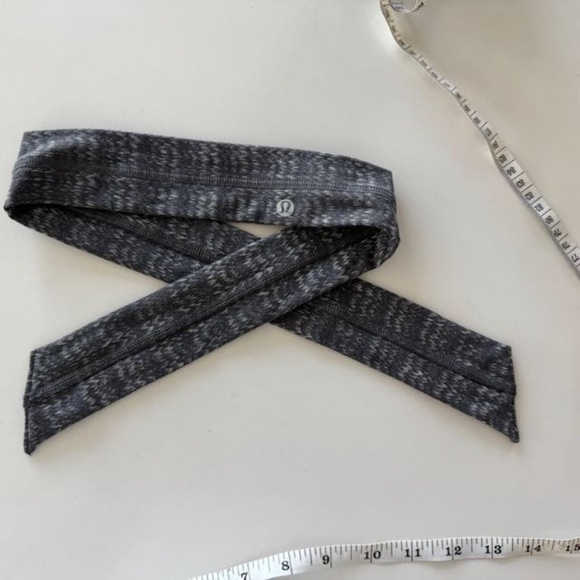 Lululemon grey knotted headband - Picture 1 of 4